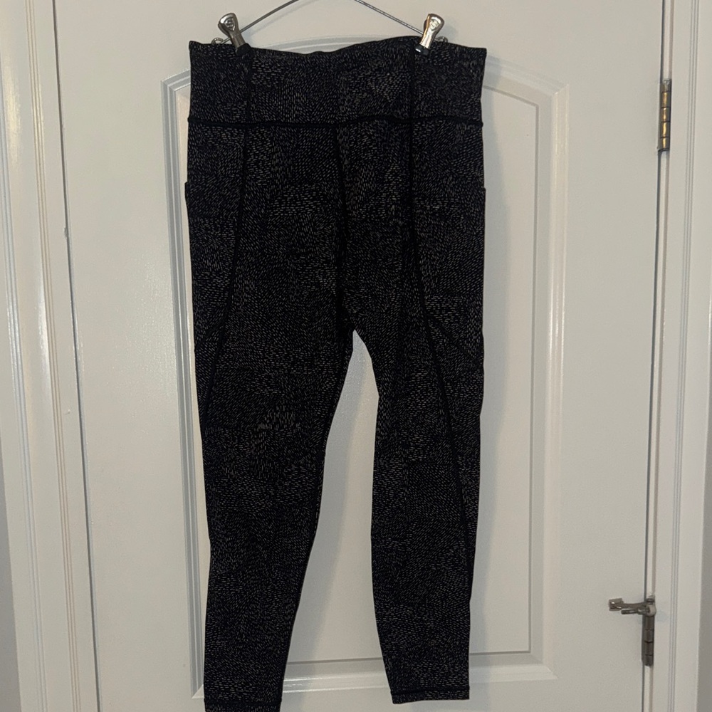 Athleta Black Patterned Leggings w/pockets